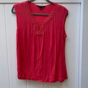 BANANA REPUBLIC Salmon V-Neck Tee W/ Lace Trim at neckline SUPER SOFT! Size M